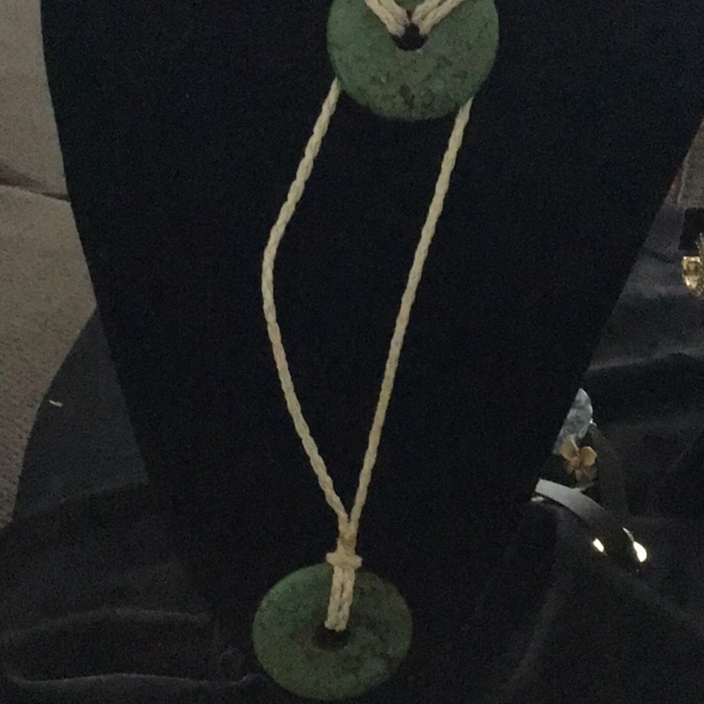 Necklace and. Bereclet is one set leather band with turquoise pendent